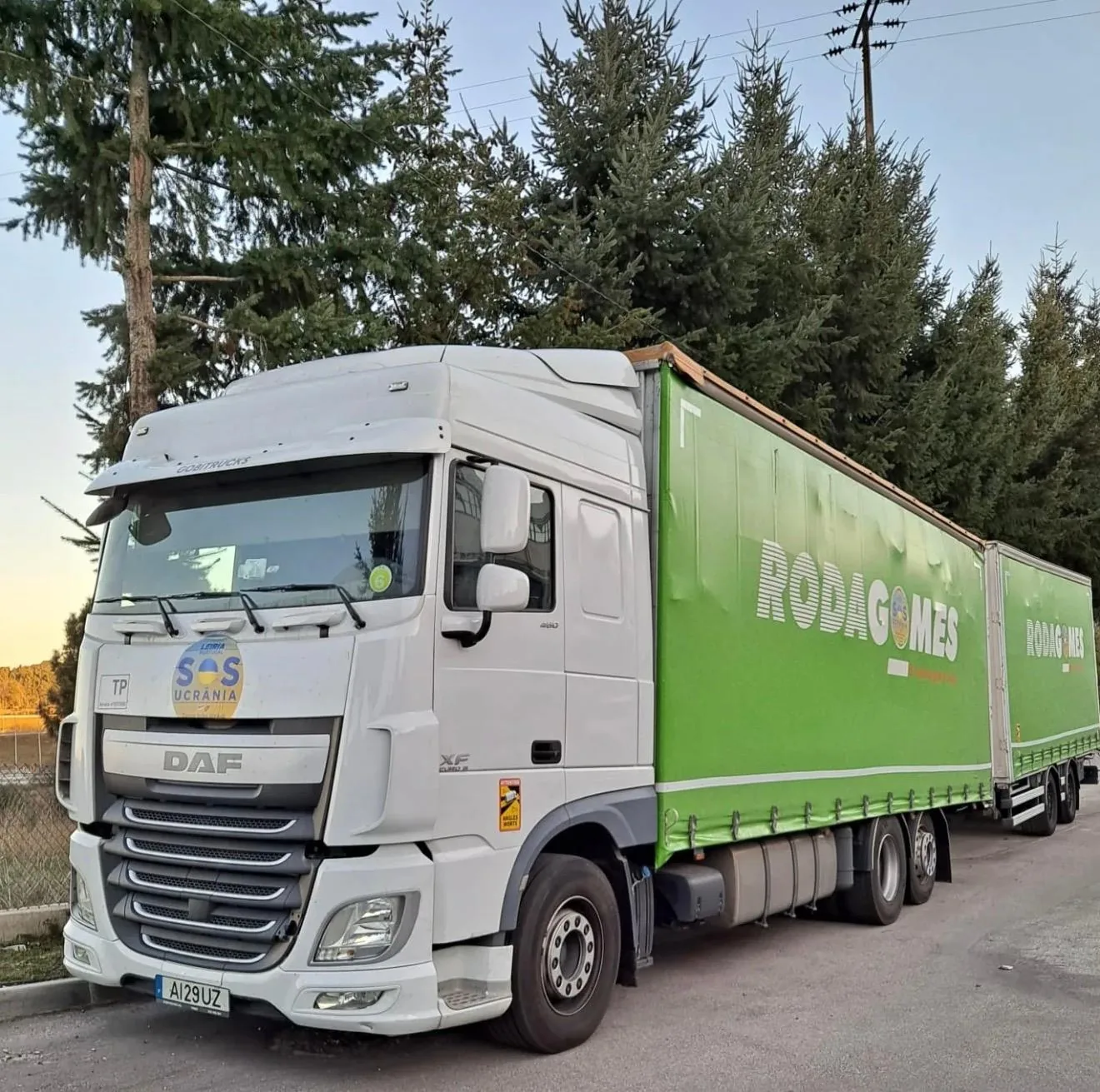 Camião DAF Rodagomes com reboque verde